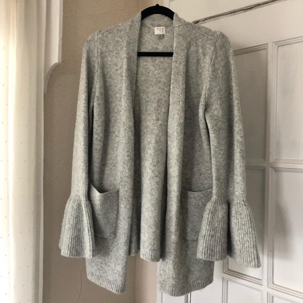Flare sleeve soft cardigan